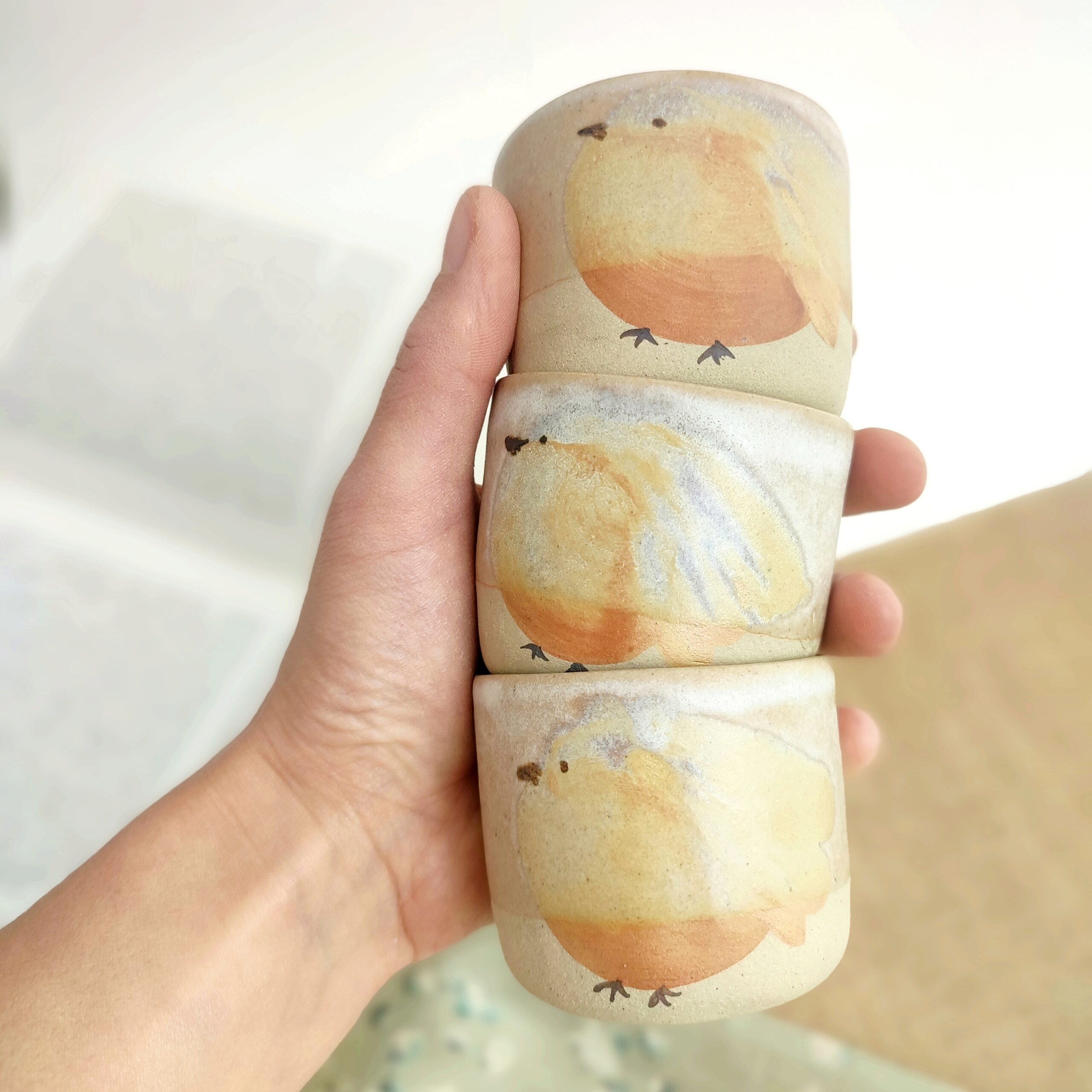 Tasse illustrée en grès