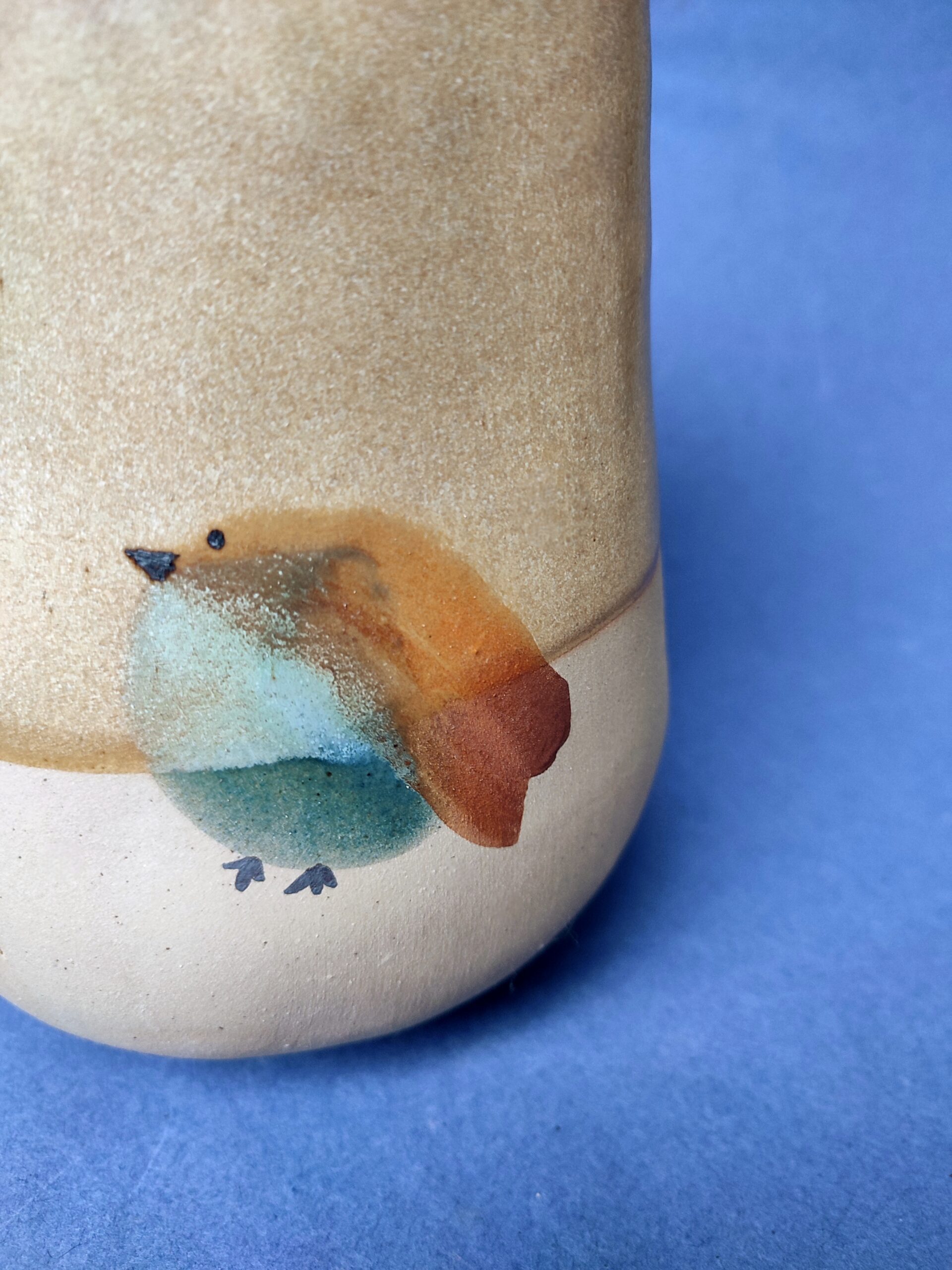 oiseau illustré sur céramique oiseau sur céramique